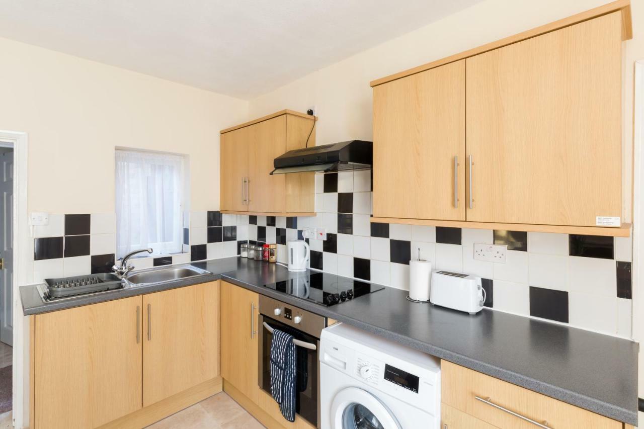 Well Presented 2 Bedroom House - Sleeps Four Leamington Spa Exteriör bild